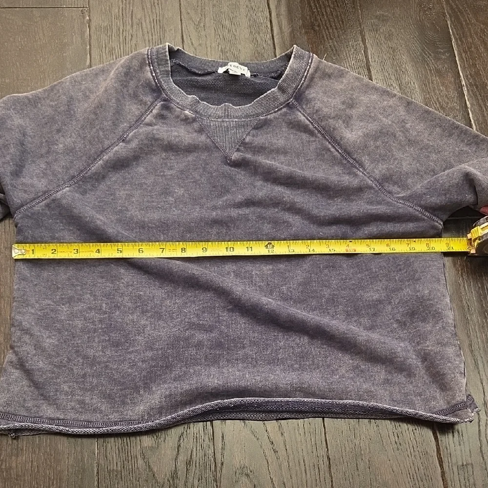 Evereve Charcoal Cropped Top Sweatshirt Size Medium - Picture 5 of 9